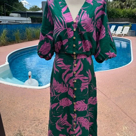 MAISON KITSUNE Green and Pink Fabric Detail - Picture 3 of 12